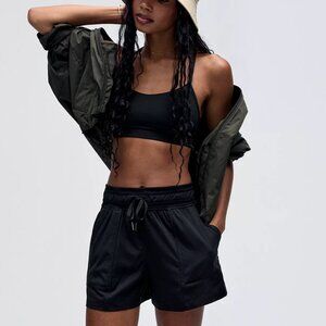 (Lululemon) NWOT Dance Studio High-Rise Short 3.5" in Black